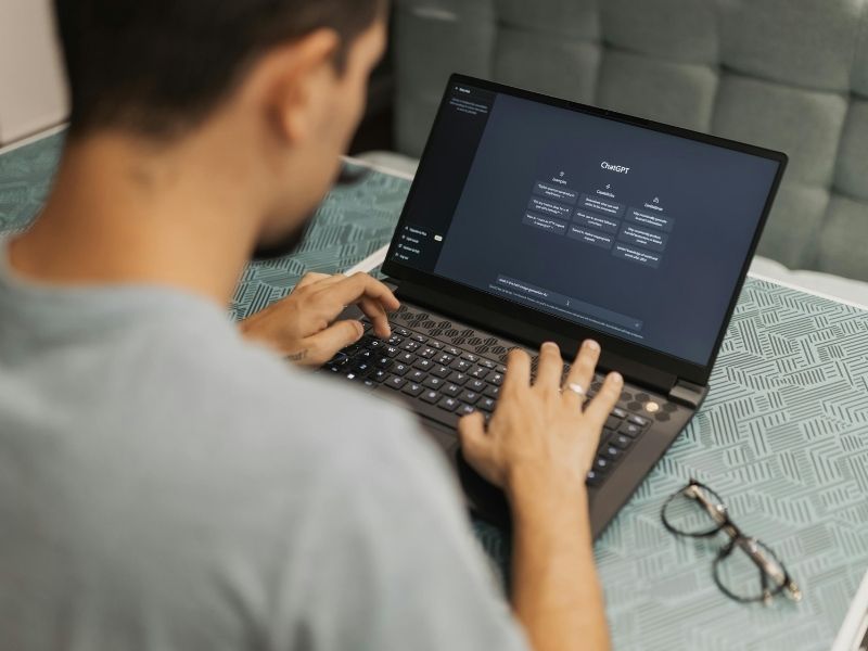 How to Use AI Chatbots on Medical Practice Websites